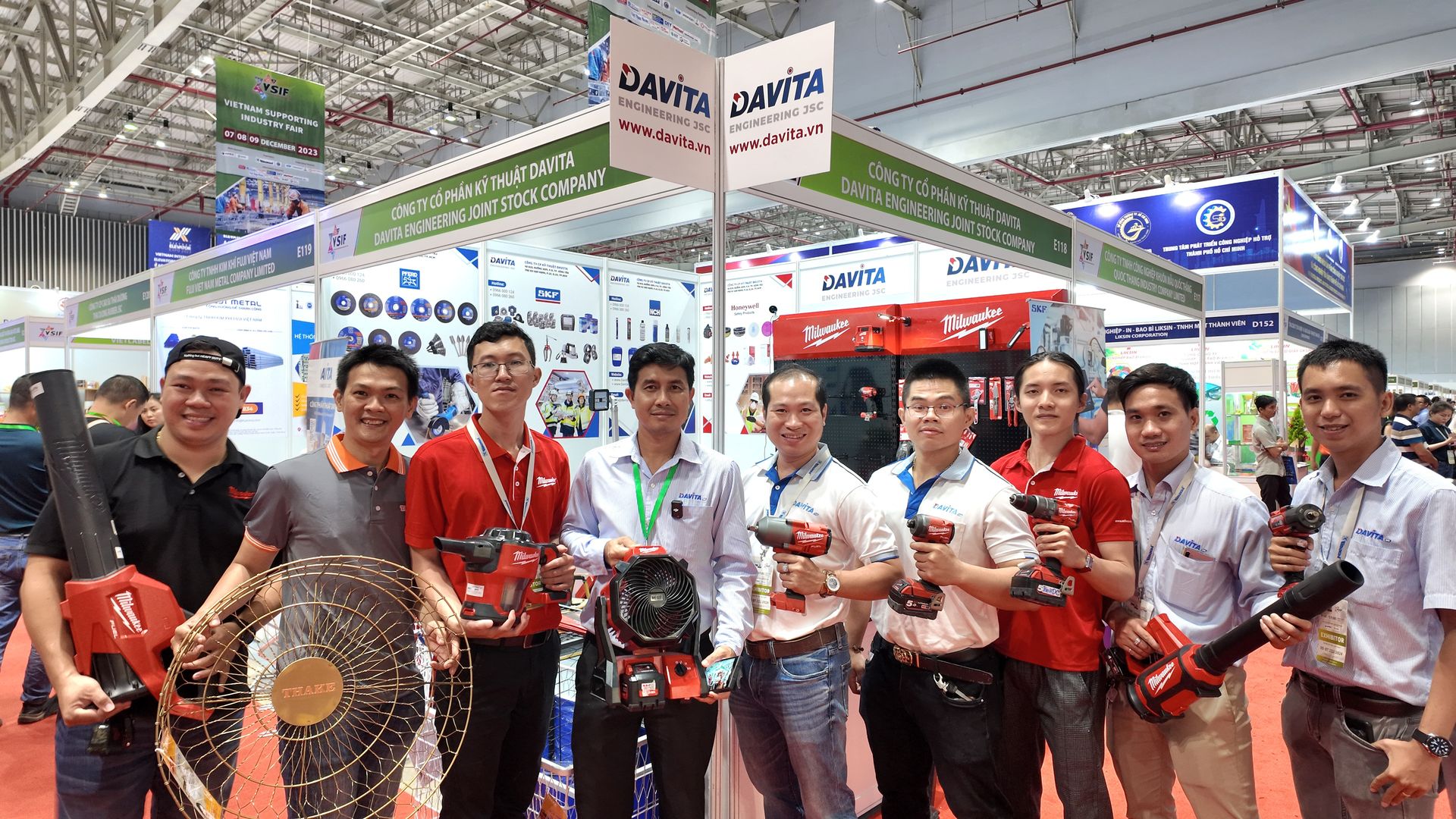 Tập thể cán bộ nhân viên DAVITA